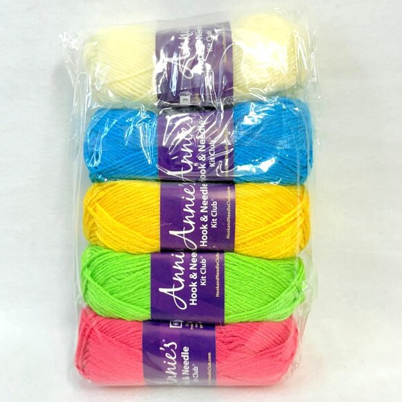 Annies Hook & Needle "Cuddle Up" Kit Crochet/Knit - New - Picture 3 of 7